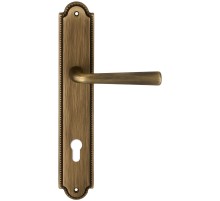 Дверная ручка Extreza SANDRO (Сандро) 332 на планке PL03 матовая бронза F03 под цилиндр CYL