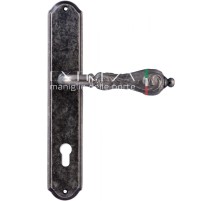 Дверная ручка Extreza GRETA (Грета) 302 на планке PL01 CYL античное серебро F45