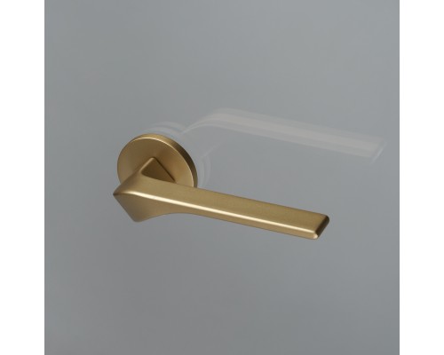 Дверная ручка на розетке Extreza AURA-R16-F02 (AURA 134) матовая латунь Дверная ручка на розетке Extreza AURA-R16-F02 (AURA 134) матовая латунь