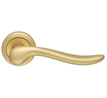 Дверная ручка Extreza TOLEDO (Толедо) 323 на розетке R01 матовая латунь F02