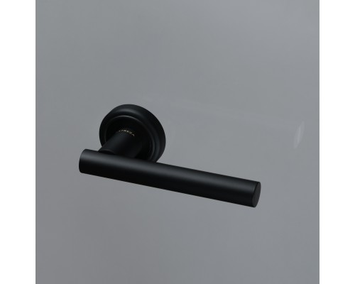 Дверная ручка Extreza CLASSIC PIVOT 132 на круглом основании R01 черный матовый F22 Дверная ручка Extreza CLASSIC PIVOT 132 на круглом основании R01 черный матовый F22