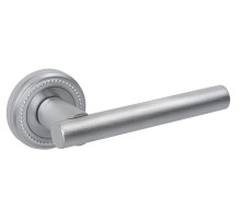 Дверная ручка Extreza CLASSIC PIVOT 132 на круглом основании R03 матовый хром F05