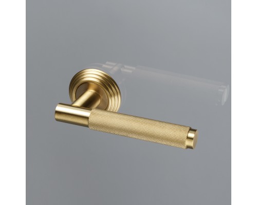 Дверная ручка Extreza Classic TUBA 126 круглая розетка R05 матовая латунь глянец F07 Дверная ручка Extreza Classic TUBA 126 круглая розетка R05 матовая латунь глянец F07