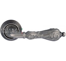 Дверная ручка Extreza GRETA (Грета) 302 на розетке R05 античное серебро F45