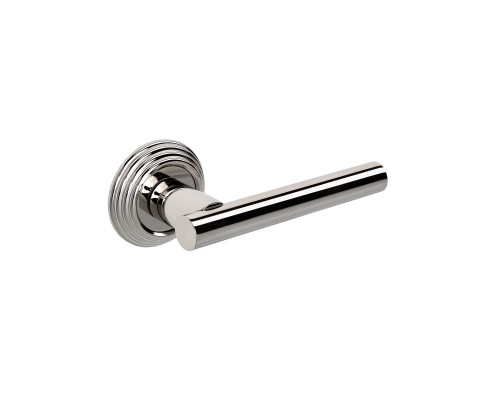 Дверная ручка Extreza CLASSIC PIVOT 132 на круглом основании R05 полированный никель F21 Дверная ручка Extreza CLASSIC PIVOT 132 на круглом основании R05 полированный никель F21