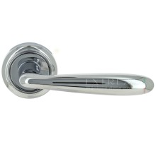 Дверная ручка Extreza VIGO (Виго) 324 на розетке R01 полированный хром F04