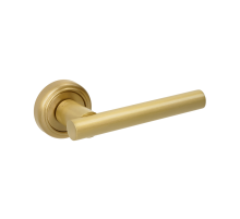 Дверная ручка Extreza CLASSIC PIVOT 132 на круглом основании R01 матовая латунь глянец F07
