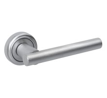 Дверная ручка Extreza CLASSIC PIVOT 132 на круглом основании R01 матовый хром F05