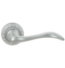 Дверная ручка Extreza Classic AGATA 310 круглая розетка R02 матовый хром F05