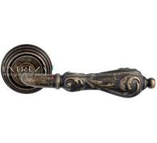 Дверная ручка Extreza GRETA (Грета) 302 на розетке R05 античная бронза F23