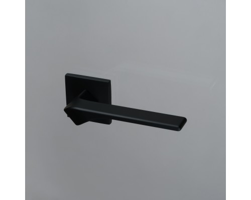Дверная ручка на розетке Extreza AURA-R15-F22 (AURA 134) черный матовый Дверная ручка на розетке Extreza AURA-R15-F22 (AURA 134) черный матовый