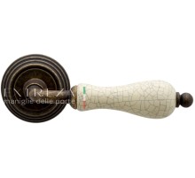 Дверная ручка Extreza DANA CRACKLE (Дана кракле) 306 на розетке R05 античная бронза F23