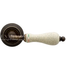 Дверная ручка Extreza DANA CRACKLE (Дана кракле) 306 на розетке R05 античная бронза F23