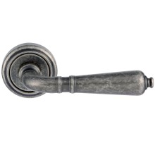 Дверная ручка Extreza Classic PETRA 304 круглая розетка R01 античное серебро F45