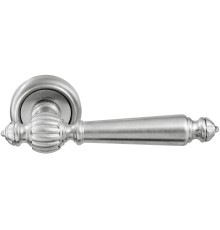 Дверная ручка Extreza Classic DANIEL 308 круглая розетка R01 матовый хром F05