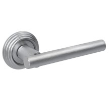 Дверная ручка Extreza CLASSIC PIVOT 132 на круглом основании R05 матовый хром F05