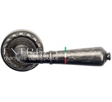 Дверная ручка Extreza Classic PETRA 304 круглая розетка R02 античное серебро F45
