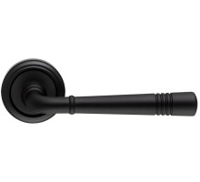 Дверная ручка Extreza GUSTO 334 на розетке R01 черный F22