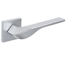 Дверная ручка на розетке Extreza AURA-R15-F05 (AURA 134) матовый хром