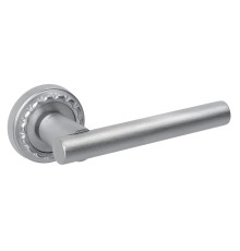 Дверная ручка Extreza CLASSIC PIVOT 132 на круглом основании R02 матовый хром F05
