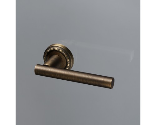 Дверная ручка Extreza CLASSIC PIVOT 132 на круглом основании R02 матовая бронза F03 Дверная ручка Extreza CLASSIC PIVOT 132 на круглом основании R02 матовая бронза F03