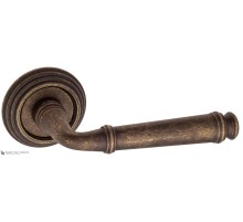 Дверная ручка на круглом основании Fratelli Cattini FARFALLA D8-BA античная бронза