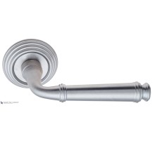 Дверная ручка на круглом основании Fratelli Cattini FARFALLA D8-CS матовый хром