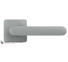 Дверная ручка на квадратном основании COLOMBO ONEQ CC21RSB-C04 матовый серебристый Дверная ручка на квадратном основании COLOMBO ONEQ CC21RSB-C04 матовый серебристый