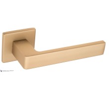 Дверная ручка на квадратном основании Fratelli Cattini BOOM 8FS-BS матовая латунь